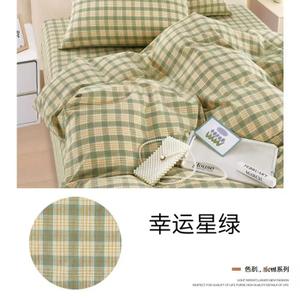 Стиранный хлопок — натуральная ткань для постельного белья из 100% хлопкового волокна. Проходит предварительную стирку на производстве, благодаря чему становится мягкой, матовой и приятной к телу уже с первого использования. Хорошо пропускает воздух, впитывает влагу, не электризуется и подходит для ежедневного сна в любое время года. Ткань устойчива к многократным стиркам, не дает сильной усадки и сохраняет форму и цвет. Оптимальный выбор для комфортного и долговечного постельного белья.