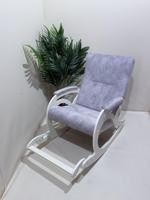 Кресло-качалка бело-серое Skreslokachalkapodnozserbel