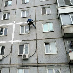 Теплоизоляция КОРУНД ФАСАД используется при утеплении межпанельных швов. Материал пластичный, поэтому не отваливается при движении домов и от перепада температур.