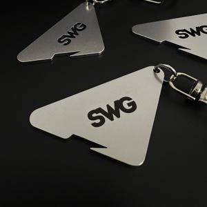 Индивидуальные брелоки-открывашки из нержавеющей стали с логотипом бренда, возможна любая ваша форма и крепление. Выполнено нанесение дизайна методом лазерной гравировки.