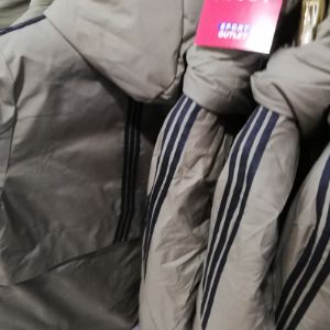 Куртки зимние Adidas - зима, зима. Цена 1500 ₽.