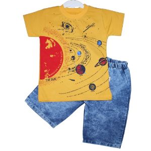 Комплект одежды (футболка с джинсовыми шортами) Akira, рост: 110, 116, 122, 128, цвет: желтый/джинс. Костюм для мальчика: футболка с принтом и джинсовые шорты на резинке.