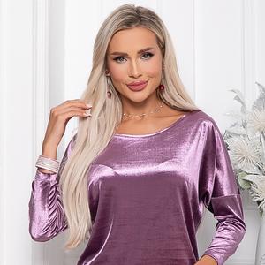 Блузка нарядная из бархата от компании Avili. Модель полуприлегающего силуэта. Вырез горловины &#34;лодочка&#34;. Цельнокроеные рукава длиной 3/4. Низ ровный, без разрезов. Идеальный выбор для Вашего женственного гардероба.