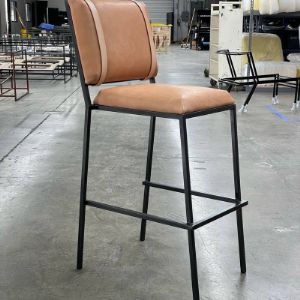Большой выбор стульев, из массива и металла любых дизайнов, работаем со всеми поставщиками тканей оптовикам скидки