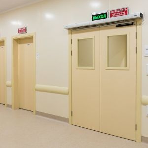 Поставка и установка специализированных дверей в Национальном научно-практическом центре нейрохирургии имени Н. Н. Бурденко