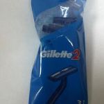 Одноразовые бритвы Gillette по 3 шт. в упаковке.