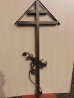 Крест могильный из проф. трубы 50х50 с виноградной лозой, домиком и бабочкой