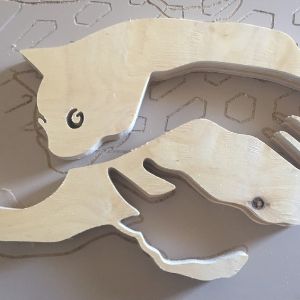 Панно «Кошка в руках»
