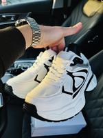 Женские кроссовки