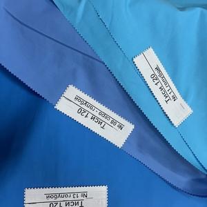 Ткань ТиСи 120 — это смесовая сорочечная ткань полотняного переплетения, состоящая из 65% полиэстера и 35% хлопка, с поверхностной плотностью.