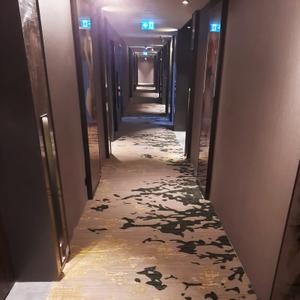 Ковровые покрытия для коридорах
Состав: 80% Шерсть 20% Полиамид
Плотность: 7/8
Высота ворса:8мм
Обшая Высота:11мм
Весь ворса: 837 гр/м2
Обший весы:1944 гр/м2
Основа: Джут
Пожарный сертификат: КМ2