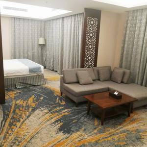 Ковровые покрытия для гостиничный номера
Состав: 80% Шерсть 20% Полиамид
Плотность: 7/7
Высота ворса:8мм
Общая Высота:11мм
Весь ворса: 843 гр/м2
Обшей весы:1112 гр/м2
Основа: Джут
Пожарный сертификат: КМ2