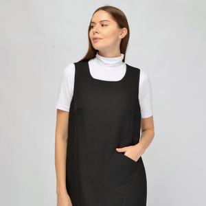 10406-чер Теплое платье без рукавов прекрасно впишется в строгие образы. Лаконичный фасон свободного кроя не акцентирует внимание на особенностях фигуры, а практичная длина подойдет женщинам разного роста. Теплый сарафан выполнен из приятной плотной ткани, которая не колется и обладает высокой износостойкостью. Широкая пройма не сковывает движений, подойдет даже для полных объемов рук, а также позволяет поддеть под платье свитер или водолазку. Элегантный вырез горловины не будет давить на шею, добавляя образу воздушности. Спереди на платье миди находится асимметричный карман, который может пригодиться для ключей или телефона. На груди предусмотрены вытачки, чтобы модель идеально села на любую фигуру. Классический теплый сарафан будет прекрасно смотреться в офисе, на рабочей встрече, на культурном мероприятии или празднике. Базовое повседневное платье без рукавов прямого кроя сочетается с деловой обувью и сдержанными украшениями.