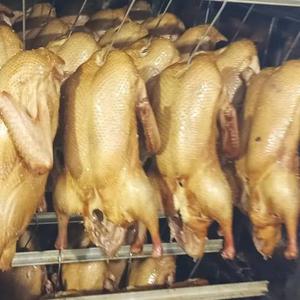 Копченая утка в тушках и нарезках