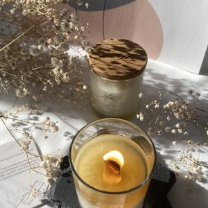 Ароматическая свеча из кокосового воска с деревянным фитилем
