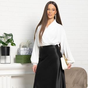 Юбка чёрная из плотного атласа от бренда LT Collection станет ключевым элементом вашего гардероба. Эта модель объединяет в себе стиль и практичность, подходя как для деловых мероприятий, так и для торжественных событий. По спинке расположена резинка. Юбка имеет косой крой. Сочетайте её с шелковой блузкой и туфлями на каблуке для вечернего выхода или с простой футболкой и кедами, чтобы создать стильный повседневный образ. Она станет основой для различных модных ансамблей, придавая каждому из них нотку утонченности.