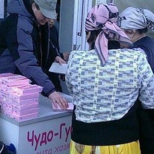 Торговля губками на рынке в Екатеринбурге.. Это использование готового бизнеса по продаже губки в Екатеринбурге на открытом рынке.
