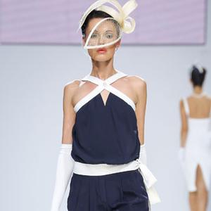 Разрабатываем женскую одежду для производства в разных ценовых категориях. 
Производим в России и Китае.
Вы можете сделать заказ на разработку и производство женской одежды.