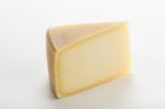 Сыр твердый Mont (=французский Грюйер с фруктовыми нотами)