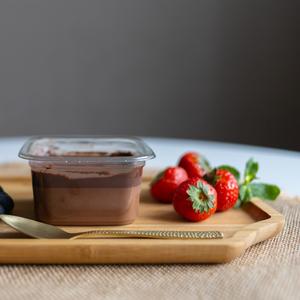 Муссовый десерт «Шоколадное парфе»	Нежный шоколадный мусс с бархатной текстурой. Полезное лакомство без сахара, созданное для настоящего наслаждения.	
Вес/объем 130г.	
Энергетическая ценность: 131 ккал / 548 кДж, БЖУ: 3/4/12	
Состав: Творожный сыр сливочный, творог мягкий 5%, желатин пищевой, кукурузный крахмал, сухое обезжиренное молоко, сухой яичный белок, вода питьевая подготовленная, какао порошок обезжиренный, экстракт стевии, эритрит, фруктоза, сорбиновая кислота.