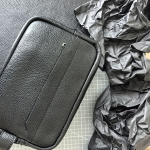 Кожаные аксессуары оптом для вашего бизнеса. Минимальный заказ — от 15 изделий

Корпоративные подарки: Статусные и запоминающиеся аксессуары с логотипом вашей компании для партнеров и сотрудников.
Производство изделий для брендов:
Разрабатывают и производят капсульные коллекции кожаных аксессуаров для fashion-брендов, бьюти-проектов и других компаний. Полный цикл — от идеи до готовой партии с вашим лейблом.

&#34;Ваш бренд, наше безупречное качество&#34;

Начните проект своей мечты уже сегодня!