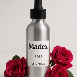 Розовая эссенция — символ элегантности и вечной красоты




Эссенция розы Madex наполняет пространство изысканным, романтичным ароматом, вдохновлённым лепестками свежесобранной дамасской розы. Это классика в мире ароматов — мягкая, чарующая и стойкая.




🌹 Основные характеристики:




Богатый, цветочный и утончённый аромат
Натуральное происхождение
Подходит для премиальной косметики и парфюмерии
💧 Области применения:




Парфюмерия и туалетная вода
Кремы и ухаживающая косметика
Ароматизаторы для помещений
Натуральные мыла и гели для душа
Произведено в Италии, с высокими стандартами качества под брендом Madex.




📦 Доступные объёмы: от 30 мл до 5 литров




Свяжитесь с нами, чтобы получить технический лист, прайс-лист и образцы.