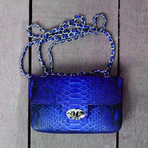 Сумочка в стиле Chanel mini синяя с мотивом. 