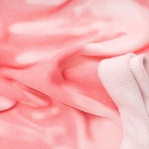 Термофутер.
Вы берёте в руки чашку горячего кофе, и на вашем худи расцветает скрытый узор. Вы выходите на улицу в прохладный день, и он снова становится однотонным.