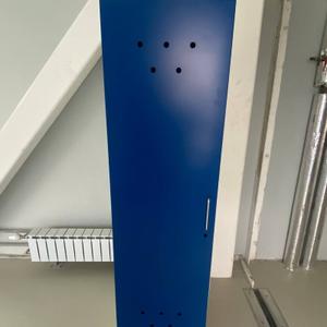 наши реализованные проекты: Мебель из металла в полимере – это идеальное сочетание прочности и красоты. Надежный металлический каркас, будь то сталь или алюминий, покрывается специальным полимерным составом. Это не только придает мебели стильный цвет, но и надежно защищает ее от коррозии, царапин и влаги. Такая мебель прекрасно подходит для улицы, сада, а также для медицинских учреждений и офисов, где важна долговечность и эстетика.
ООО Панинокс, собственное производство медицинскй и офисной мебели.