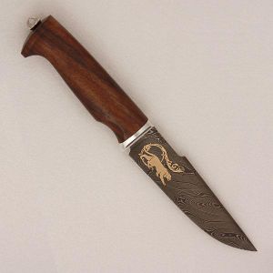 Нож барс престиж+. Размеры.
Общая длина изделия 265 мм
Длина клинка 145 мм
Наибольшая ширина клинка 31 мм
Материалы.
Дамасская сталь, дюралюминий, американский орех, покрытие золотом (5 мкм).