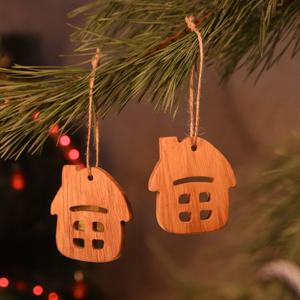 Елочные игрушки из массива дуба