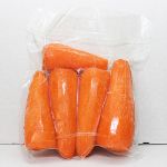 Морковь сырая очищенная в вакуумной упаковке