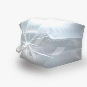 Вкладыши в МКР и биг-бэги ― полиэтиленовые пакеты из ПВД толщиной 75–120 мкм, которые вставляются внутрь мягких контейнеров (МКР, биг-бэгов) и защищают сыпучие и пастообразные материалы. Они предотвращают просыпание, сохраняют плотность и сухость продукта, упрощают фасовку и хранение.