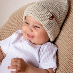 вязаная шапка для малыша на  весну-осень демисезонная базовая
(БИНИ)

размерный ряд от 0 месяцев до 12 месяцев( года) в зависимости от желания клиента.

Пряжа: 50 %шерсть/ 50% акрил
Подклада:  хлопок 100%
Фурнитура : кожаная бирка с вертикальной надписью &#34;BABY&#34;

есть вариант комплектовать их наборами в разных вариация данной модели (молоко/розовый; молоко/коричневый ; молоко/молоко ; лен/лен ; молоко/розовый/коричневый и т,д)



Так же по желанию заказчика можем добавить цвета которых нет в нашем каталоге