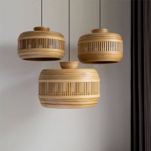 Подвесные бамбуковые светильники DESTROBO ручной работы. Разные размеры от 30 до 70 см в диаметре.