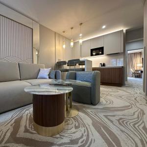 Ковровые покрытия для гостиничный номера
Состав: 80% Шерсть 20% Полиамид
Плотность: 7/7
Высота ворса:8мм
Общая Высота:11мм
Весь ворса: 843 гр/м2
Обшей весы:1112 гр/м2
Основа: Джут
Пожарный сертификат: КМ2