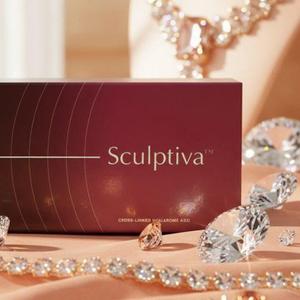 Sculptiva SHAPE филлер для глубокого дермального введения. Обладает повышенной когезивностью и эластичностью, что делает его оптимальным для лифтинга, контурирования и структурной коррекции в зонах, требующих выраженного моделирования.
Показания:
• Глубокие морщины
• Марионеточные линии
• Контурирование и объёмное моделирование лица