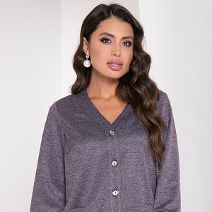 Кардиган трикотажный с карманами от бренда Avili. Модель прямого кроя, V-образный вырез горловины. Длинные рукава. По переду застёжка на пуговицы. Идеальный вариант на каждый день.