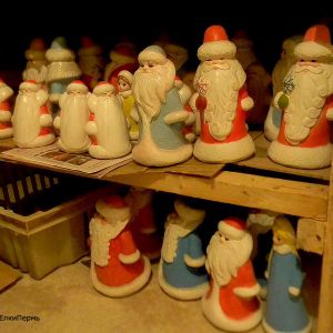 Производство игрушек Дед Мороза и Снегурочек. Фотографии с производства игрушек Дед Мороза и Снегурочек