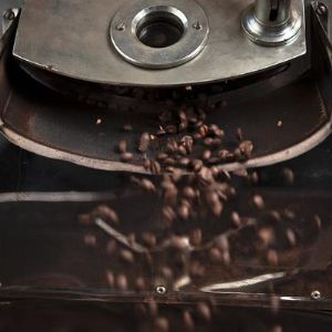 ТОЛЬКО СВЕЖИЙ КОФЕ. Наши клиенты получают только свежий кофе. Мы производим обжарку в день заказа.