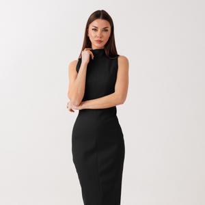 Платье миди (ткань джерси):  
– приталенный силуэт  
– потайная молния по середине спинки  
– разрез снизу по спинке  
– без рукавов  
– горловина-стойка
Состав: 65% вискоза,30% нейлон,5% эластан
Размерный ряд 42-46