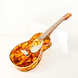Сувенирная коллекционная гитара