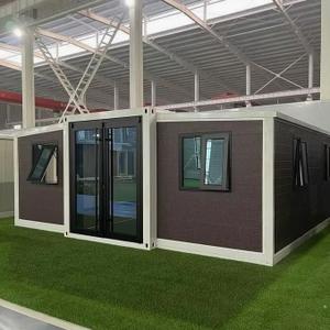 20-футовый двухкрылый расширяемый контейнерный дом

Планировка: 2 спальни, 1 гостиная, 1 кухня, 1 санузел

---

 Габариты и вес

* В сложенном виде (Д×Ш×В): 5900 × 2200 × 2480 мм
* В разложенном виде (Д×Ш×В): 5900 × 6300 × 2480 мм
* Вес: 2800 кг

---

Спецификация проекта

Кровельная конструкция

* Оцинкованный стальной каркас
* Профили:

  * 120×60×2.5 мм
  * 80×80×2.0 мм
  * 20×40×1.5 мм (потолочные балки)
  * 10×20×1.0 мм (водоразделительные прогоны)
* Количество: 1 комплект

---

Нижняя рама

* Оцинкованный стальной каркас
* Профили:

  * 120×60×2.5 мм
  * 80×80×2.0 мм
  * 80×40×2.0 мм
* Количество: 1 комплект

---

Складная рама

* Оцинкованный стальной каркас
* Профили:

  * 80×40×2.0 мм
  * 60×40×2.0 мм
* Дополнительно:

  * U-образные элементы (1.5 мм)
  * L- и Z-образные водоотбойные пластины
* Количество: 1 комплект

---

Угловые стойки

* Оцинкованная стальная труба
* Сечение: 150×150×3.0 мм / 80×80×2.5 мм
* Количество: 4 шт.

---

Соединительные элементы

* Усиленные стальные петли: 15 мм, 10 мм — 1 комплект
* Уплотнительная лента, бутил-алюминиевая лента — 380 м
* Крепёж (винты, саморезы и др.) — 1 комплект
* Клеевые материалы:

  * 793 структурный клей
  * 995 силиконовый атмосферостойкий клей
  * Прозрачный клей для стекла
* Количество: 1 комплект

---

Подъёмные элементы

* Морские чугунные грузовые проушины (национальный стандарт)
* Размер: 210×160×160 мм
* Верх: 4 шт., низ: 4 шт.
* Итого: 8 шт.

---

Стеновые панели и кровля

Наружные стены

* EPS сэндвич-панель толщиной 75 мм
* Наполнитель (опционально): минеральная вата / EPS / полиуретан / монопанель
* Цветная сталь с двух сторон, толщина 0.376 мм
* Плотность: 12 кг/м³
* Количество: 1 комплект
* Опция: металлические тиснёные декоративные панели

---

Внутренние стены

* EPS сэндвич-панель толщиной 50 мм
* Наполнитель (опционально): минеральная вата / EPS / полиуретан / монопанель
* Цветная сталь с двух сторон, толщина 0.376 мм
* Количество: 1 комплект

---

Крыша

* EPS сэндвич-панель толщиной 50 мм
* Наполнитель (опционально): минеральная вата / EPS / полиуретан
* Цветная сталь с двух сторон, толщина 0.376 мм
* Количество: 1 комплект

---

Пол

* Центральная часть: цементная плита 18 мм
* Боковые части: бамбуковая фанера 18 мм
* Чистовое покрытие: пластиковый пол 16 мм

---
Двери и окна

* Входная дверь: двустворчатая дверь KFC

  * Опция: одинарная дверь из алюминия с терморазрывом
* Межкомнатная дверь: высококачественная стальная дверь
* Окна: алюминиевые раздвижные

  * Опция: алюминиевые окна с терморазрывом
  * Количество: 5 шт.

---

Электрическая система

1. Проводка (национальный стандарт):

   * Вводной кабель: 6 мм²
   * Розетки для кондиционеров: 4 мм²
   * Обычные розетки: 2.5 мм²
   * Освещение: 1.5 мм²
   * ⚠️ Электросхемы могут быть адаптированы под требования сертификации разных стран

2. Автоматические выключатели:

   * Главный автомат: 2P 63A — 1 шт.
   * Линейные автоматы: 2P 43A / 2P 32A / 1P 20A — по 1 шт.

3. Освещение:

   * Потолочные LED светильники — 6 шт.

4. Розетки:

   * Пятиконтактные и стандартные трёхконтактные
   * Тип розеток настраивается по требованиям заказчика

---

Санузел (опция)

* Алюминиевая дверь — 1 шт.
* Алюминиевая раздвижная дверь — 1 шт.

  * Опция: безрамная стеклянная дверь
* Унитаз — 1 комплект
* Тумба с раковиной — 1 комплект
* Ручной душ
* Трап
* Система водоснабжения и водоотведения

---
 Кухня (опция)

* L-образный кухонный гарнитур (инженерное исполнение) — 1 комплект

---

Дополнительная информация

* Тип продукта: 20-футовый двухкрылый расширяемый контейнер
* Толщина стен: 50 / 75 мм
* Внешние стены: 50 мм металлические резные декоративные панели
* Позиции, не указанные в спецификации, не включены в стоимость