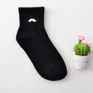 Длинные носочки с небольшим принтом на резинки. Носки из Японской коллекции Harfjuky, стильное исполнение носочков. Если вы хотите лишь слегка подчеркнуть ваш образ, то обязательно обратите внимание на эту модель носочков.