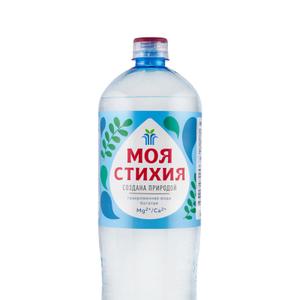 Вода «Моя Стихия» 1,5 л пэт с газом– уникальный продукт из самоизливающегося «равнинного» источника, по своему составу не уступает горной воде.
Вода богата минералами от природы, не требует искусственного насыщения витаминами и минералами.
Источник находится в селе Архангел Владимирской области.
Минеральная природная вода добывается в экологически чистом районе, где много зеленых деревьев и свежий воздух.
Влияние природного состава, питьевой воды  «Моя Стихия» на организм человека:
1.	Гидрокарбонаты влияют на улучшение пищеварения.
2.	Кальций способствует укреплению костей и зубов.
3.	Магний способствует снижению утомляемости.
4.	Натрий поддерживает кислотно-щелочной баланс.
5.	Калий участвует в нормализации сердечной деятельности и поддержании мышечного тонуса