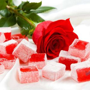 Лукум с ароматом розы в сахарной пудре
