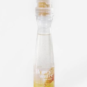 Honey water with lemon — медовая вода с мёдом и соком лимона.
Состав: мёд натуральный, лимонный сок концентрированный, вода питьевая очищенная.