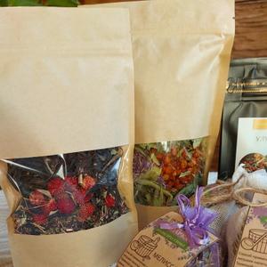 Травяные чаи на основе Иван чая 
Состав: Иван чай, сублимированная ягода земляника, малина, клубника) душица
Пакет 50 гр
250 руб за пакет. Опт, мелкий опт тоже можно
Можно с этикетками можно без
Ароматные чаи, вкус ягодный