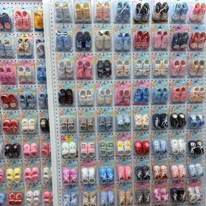 Детская обувь, купленная на рынке