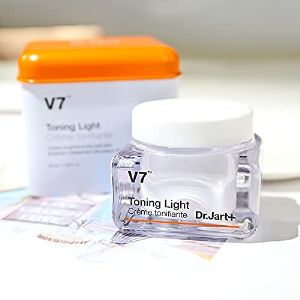 Dr.jart+ V7 Toning Light by Dr. Jart
⠀
Contains seven vitamins.
⠀
Smooth and Moisture Use of Moist Melting Texture.
⠀
Contains more than 40% moisture content.
⠀